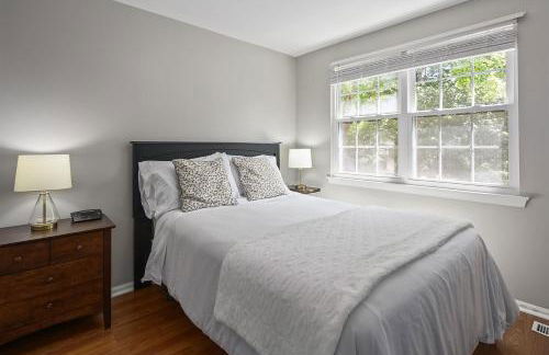 Townhome in No VA, 40 Mins to DC, Pets OK, Fast WiFi - Foto 12