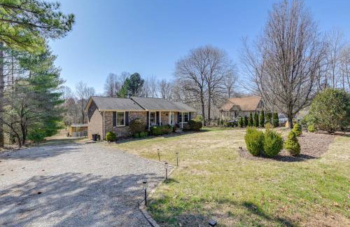 Family Home with Furnished Deck in Fairview! - Foto 29