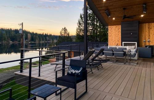 Luxe Port Lookout with waterfront, theater, games - Foto 17