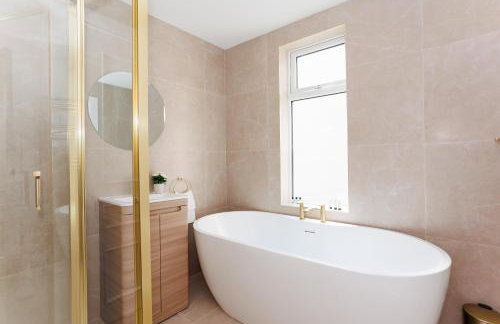 111 By Mayfair - Luxurious 12 Bedroom House, Portrush - Foto 8