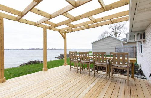 4 Bedroom Lakefront Home with Private Beach on Cedar Point Chaussee - Photo 50