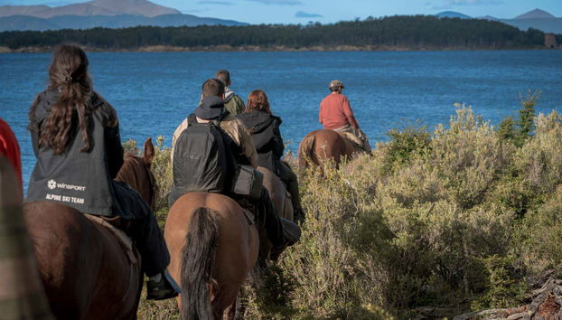Passeio de cavalo pelo lago Escondido - Photo 3, Durante o passeio a cavalo pelo lago Escondido