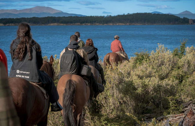 Passeio de cavalo pelo lago Escondido - Photo 3