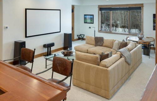 Private Hot Tub, Theater Room, Valet Parking and Ski & Boot Storage at Ritz Carlton - Foto 34