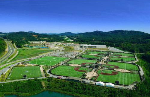 Retreat 4BR Sleeps 10 plus, 8mi LakePoint, Red Top - Foto 13