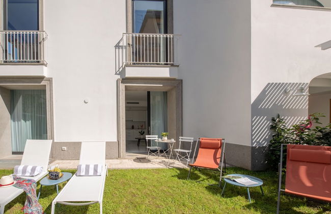 Luxury Suite with Garden and Jacuzzi - Photo 19