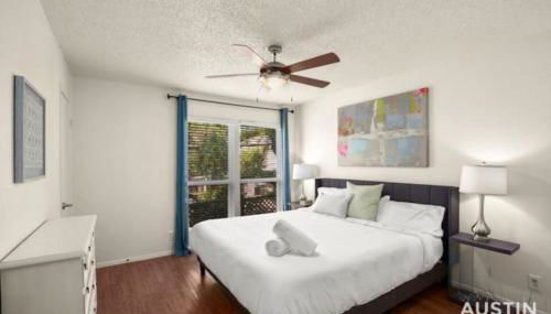 WFH in Relaxing Clarksville Townhome with Parking - Foto 3