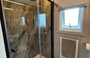 Ewes Rest Shepherds Hut - Photo 5