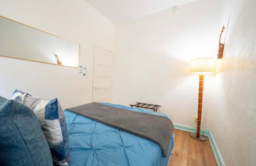 Breezy 1BR Retreat Walk to UofA and Spring Fun - Foto 15