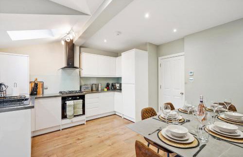 Charming Wimbledon 3-Bed Apt with Outdoor Area - Foto 4