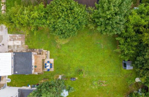 Cozy Full Home with Parking, 10min Walk to Bridge St - Photo 22