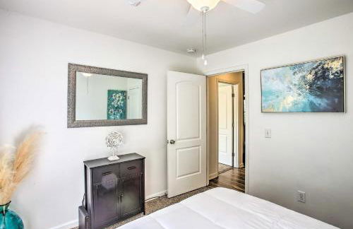 Charming Springfield Escape with Furnished Deck - Foto 16