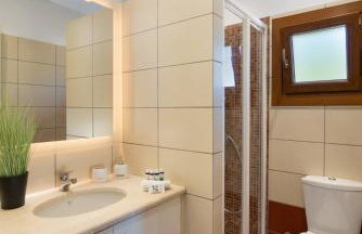 Villa Ozias a modern,spacious, swimmig pool villa. - Foto 29