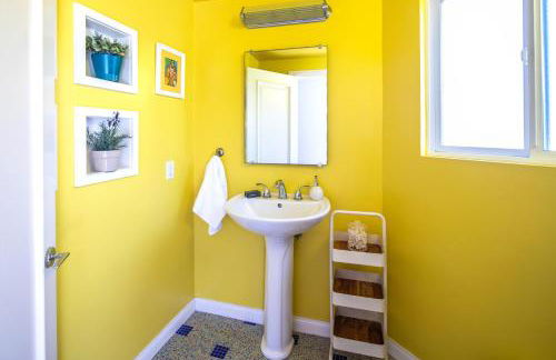 Beach Resort Home with Ocean Views Jacuzzi & Sauna! - Foto 29