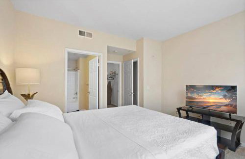 Lovely & coxy 2BR/2BA! 5MIN to Disney! - Photo 25