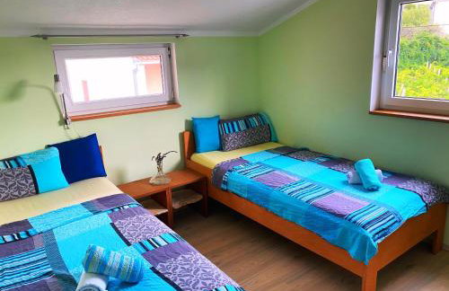 Modern Red & Blue Apartment - Photo 27