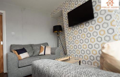 Large Home - Free Parking-WiFi By Hinkley Homes Short Lets & Serviced Accommodation - Foto 9