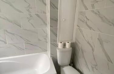 Contractor Friendly 3 Bed Home with Parking in Harlow, Essex - Foto 5