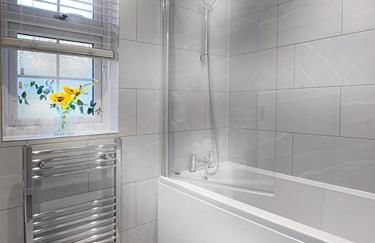 Wokingham - 2 Bedroom Maisonette - With Parking - Foto 10