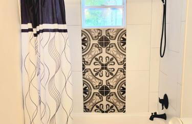 Westside Charmer - 10 min from Downtown - Foto 10