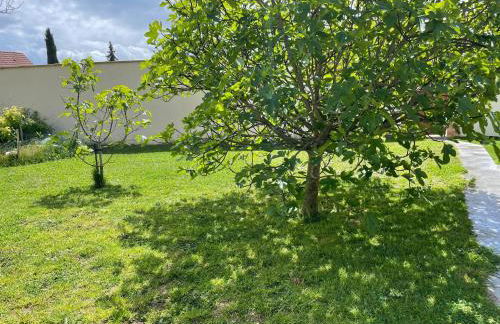 Gîte confortable avec piscine, parking et Wi-Fi à La Suze-sur-Sarthe - FR-1-410-399 - Photo 10