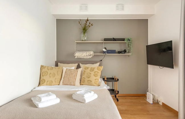 Luxury Business Studio Apartment - Garden View - Photo 2