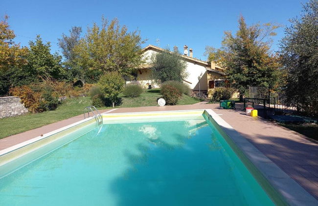 Sale! Beautiful 2-bed Apartment With Pool Access - Photo 1