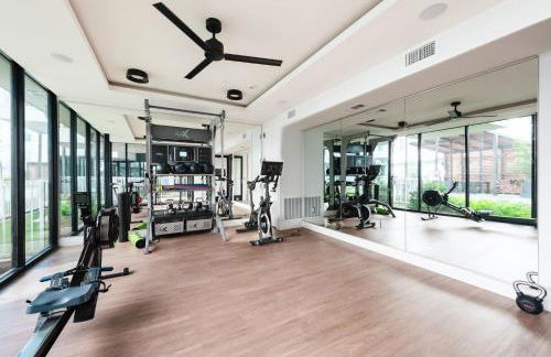 Poolside Luxury 1BR w Private Patio - Photo 46