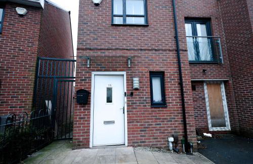 Cozy Place in Salford, Sleeps 8, 4 Bedroom, 5 Beds - Foto 6