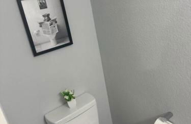 Spacious Modern Townhome w Indoor Court, King Beds & Huge TVs! - Foto 16