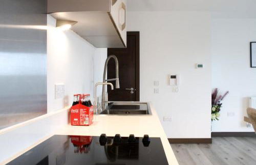 Stylish Essex Apartment, Balcony & Scenic Views - Foto 31