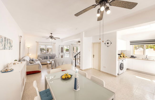 Ayia Thekla Sea Breeze Villa - Foto 8