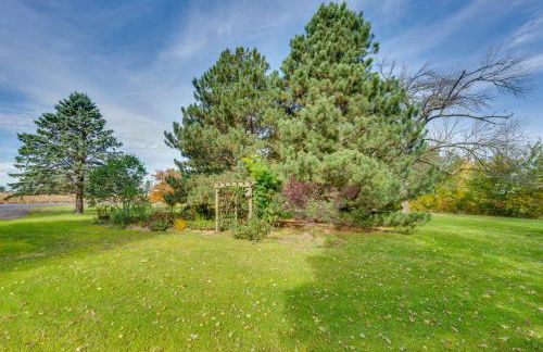 Quaint and Family-Friendly Watertown Farmhouse! - Foto 32