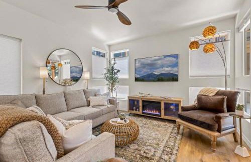 Elegant New Construction Bungalow with Scenic Forest Views - Photo 11