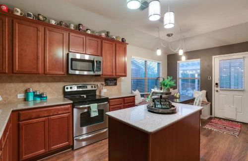 Patio, Pergola and Pool Access Aubrey Retreat! - Foto 6