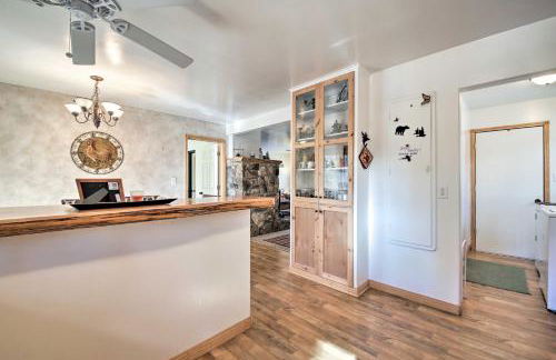 Walk to Lake Rustic Home with Deck in Fawnskin - Foto 13