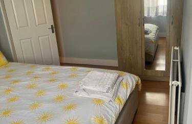 First floor 1 bed apartment with lounge and kitchen - Photo 3