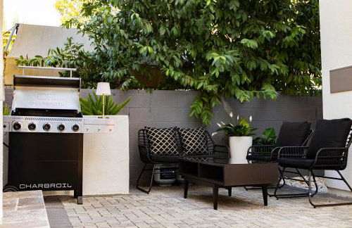 Grand 4-Bedroom - Brand New - Free parking and Patio - Photo 25