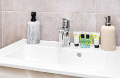 Grand 5 Bedrooms and 3 Bath Birmingham Home - Foto 32