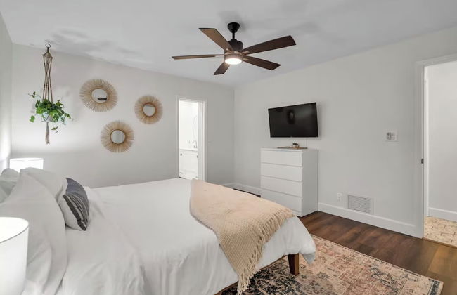 Golden Retreat: Expansive 6BR Home w Heated Pool ~ - Foto 42