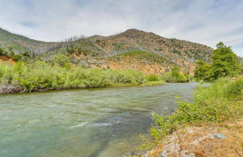 Scenic Riverfront Escape with Sauna in Junction City - Foto 2