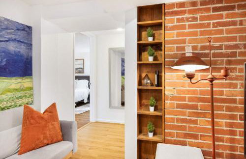 Artist 750sqft 2BR Basement Maple Leaf Park - Foto 8