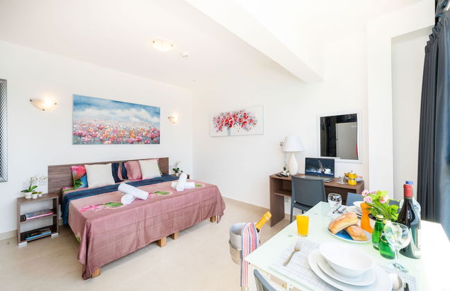 Islet Promenade Studio with Hot Tub and Panoramic Sea Views by GetawaysMalta - Foto 2