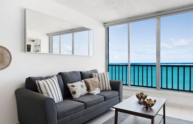 Flamenco Beach 2BDR Oceanfr Pool Parking - Photo 9