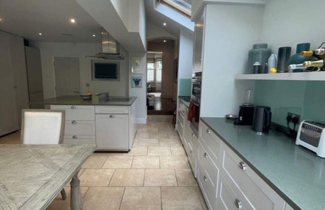 Secluded & Serene 3BD Family Home - Wandsworth! - Foto 9