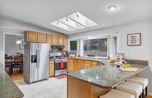 Large Family-Friendly Home on NW Side - Dogs OK - Foto 35