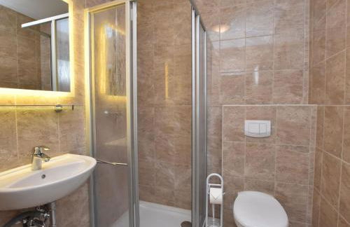 Rustic Retreat with Fireplace - Foto 30