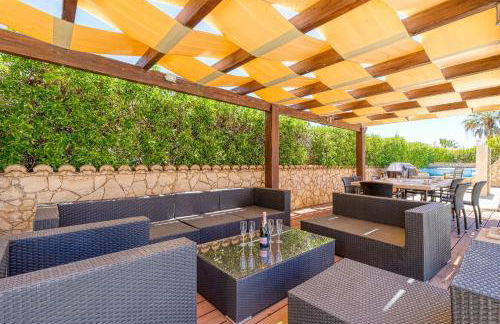 Golfinhos - MAGNIFICENT & SPACIOUS 5 BEDROOM VILLA - Foto 104