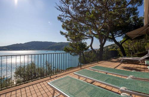 Modern and Elegant apartment with a spacious sea view terrace overlooking Palmaria Island Bright designer interiors Fully equipped Up to 6 guests Private parking Aircon All the comforts for a perfect stay - Foto 60