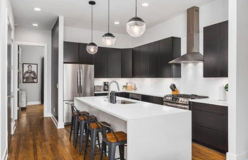 Home with Rooftop Deck & Garage, 2 miles to Downtown Broadway - Foto 16